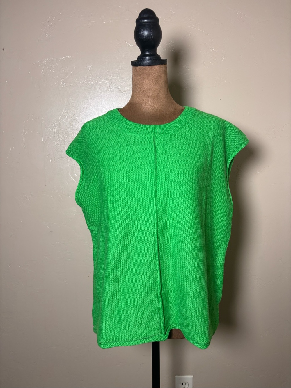 Merokeety bright green Sleeveless sweater vest Crewneck Knit Pullover nwt small